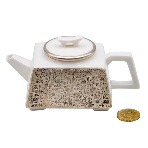 Théière en porcelaine fine Dehua avec revêtement en argent et gravure # 94327