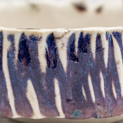 Met de hand beschilderde keramische kom met vrouw- en kattenmotief # 94349