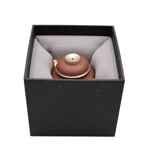 Théière en forme de perle émaillée rouge avec accents argentés # 94434