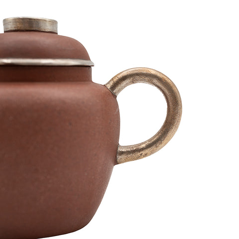 Théière en forme de perle émaillée rouge avec accents argentés # 94434