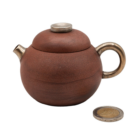 Théière ronde émaillée rouge avec accents argentés # 94433