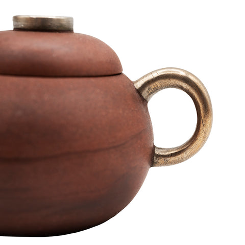 Théière ronde émaillée rouge avec accents argentés # 94433