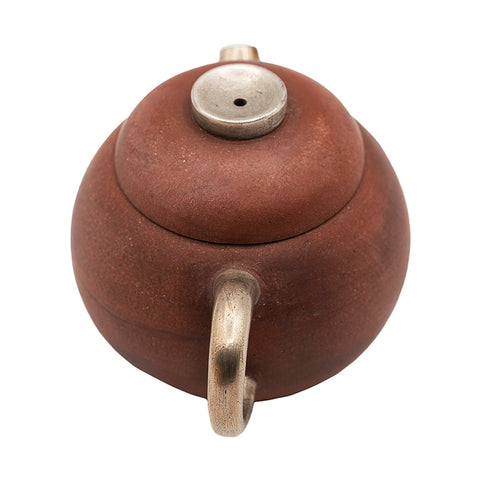 Théière ronde émaillée rouge avec accents argentés # 94433