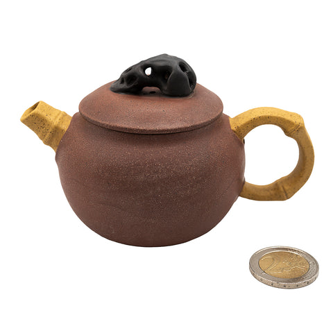 Théière en argile rouge avec poignée en bambou et couvercle en pierre Taihu # 94423