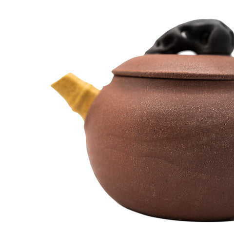 Théière en argile rouge avec poignée en bambou et couvercle en pierre Taihu # 94423