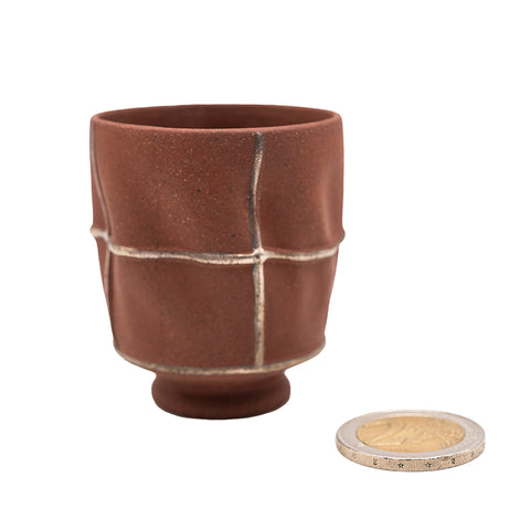 Taza Pellizcada de Barro Rojo con Incrustaciones de Plata # 94441