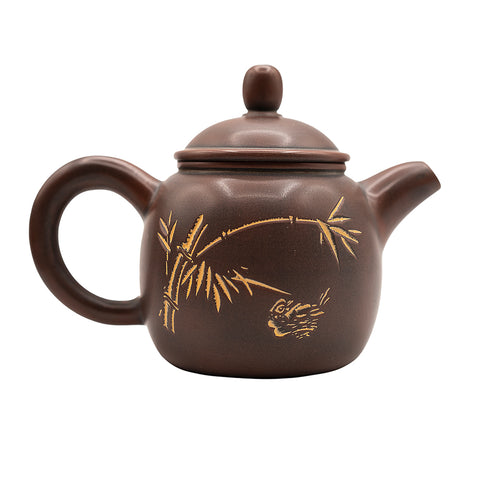 Kleine keramische theepot met decoratief motief 