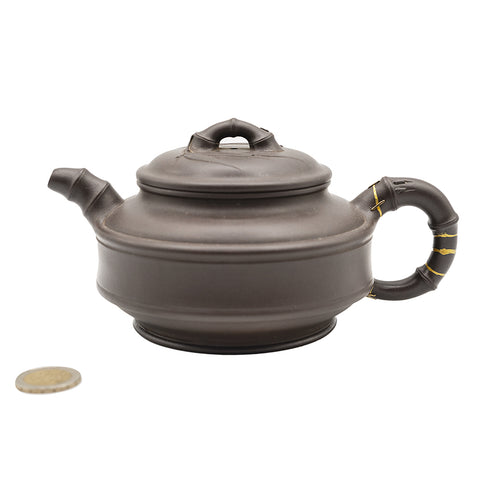 Yixing theepot met bamboe handvat, nietjes en kintsugi # 95107