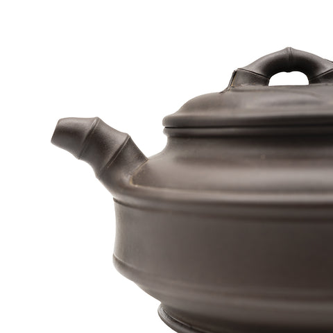 Yixing theepot met bamboe handvat, nietjes en kintsugi # 95107