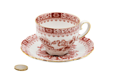 Tasse à thé en porcelaine avec la soucoupe  # 93836