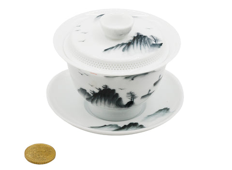 Handgeschilderde Gaiwan met schilderachtig berglandschapsontwerp # 93444