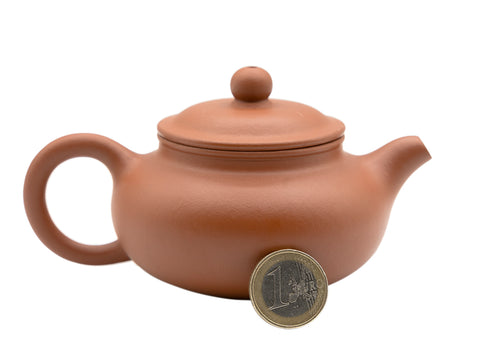 Antique Yixing teapot # 91257 180 ml