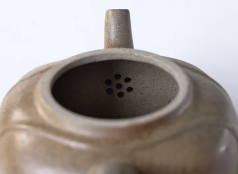 Tetera # 21663, arcilla yixing, cocción en madera, 210 ml.