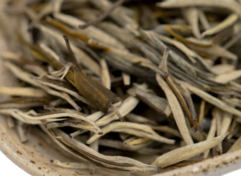 Yunnan Baihao YinZhen (White Pekoe Silver Needles from Yunnan)