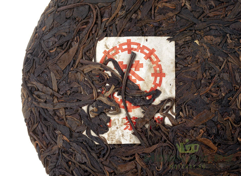 Hong Yin Da Ye Qiaomu Zhong (Sheng Puer van grootbladige bomen «Red Seal» 2003), 322 g